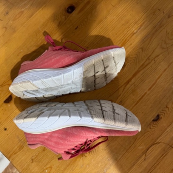 Hoka Pro Fly size 5.5  light red color good condition - Picture 2 of 3